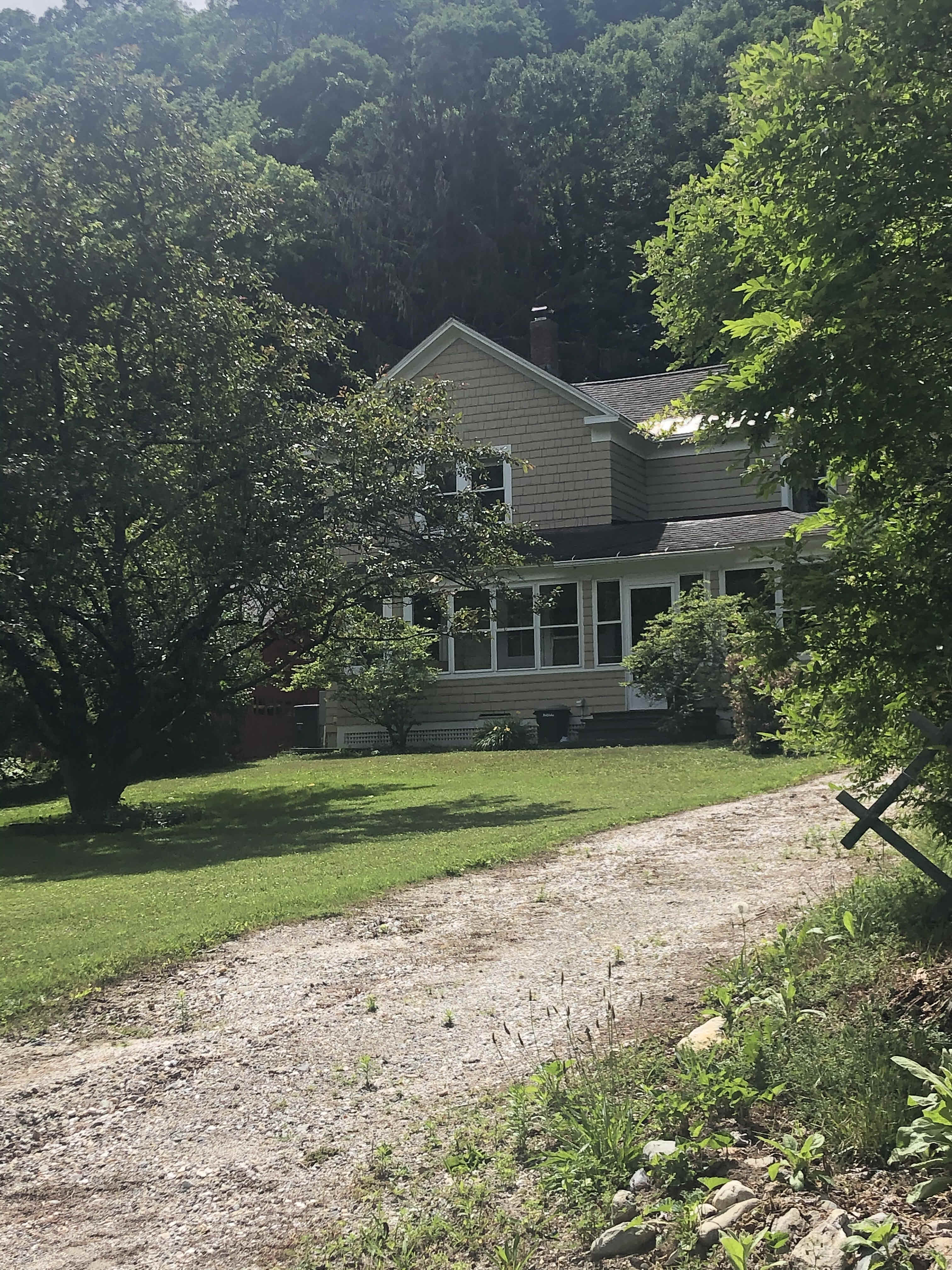 Building photograph for 140 UNDERMOUNTAIN ROAD
